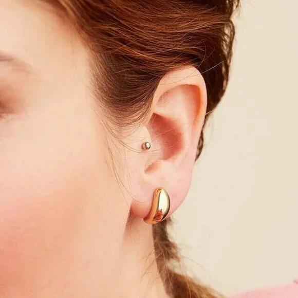 Mejuri Dome Huggies 18k Gold Vermeil 925 Sterling Silver - Picture 5 of 5